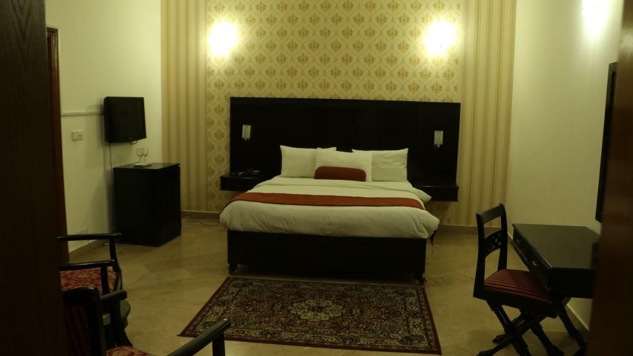 イスラマバード The Royal Manor Bed & Breakfast エクステリア 写真